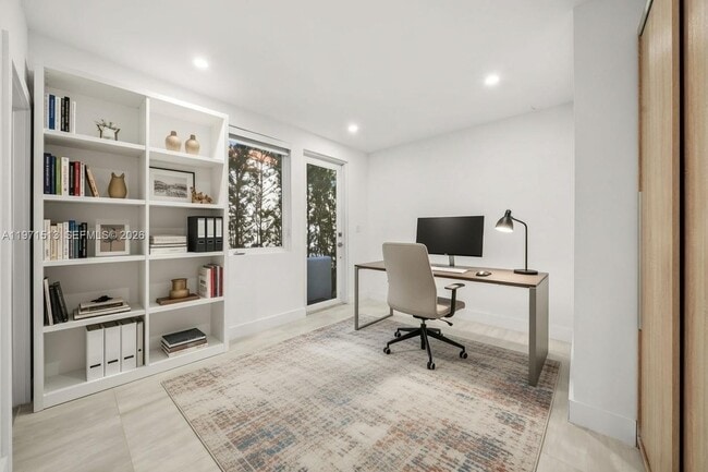 Building Photo - 3166 Royal Palm Ave