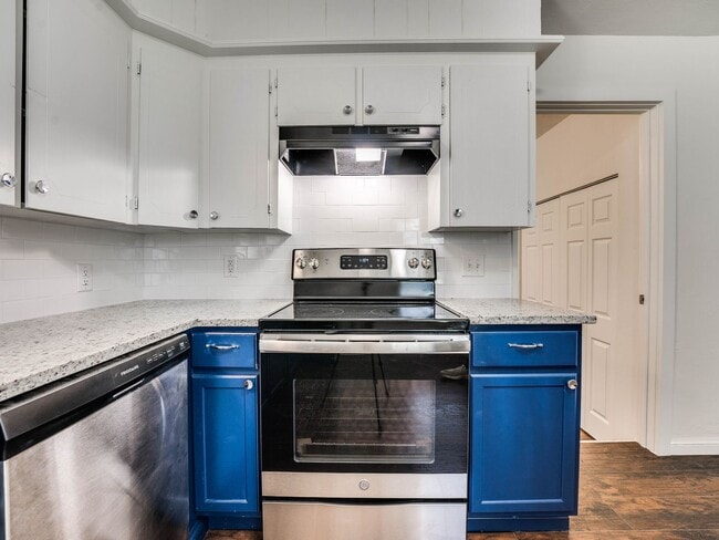 Building Photo - 4 bedroom 2 bath home in Shawnee!