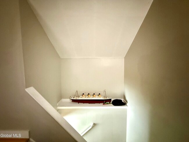 Building Photo - 5 Church St