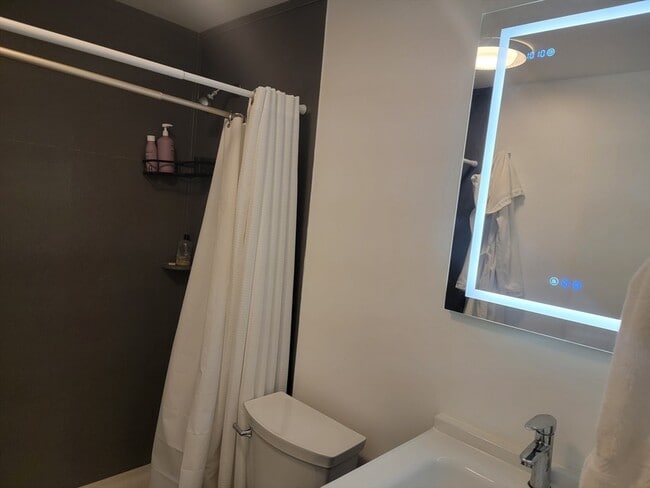 Building Photo - 54 Greaton Rd