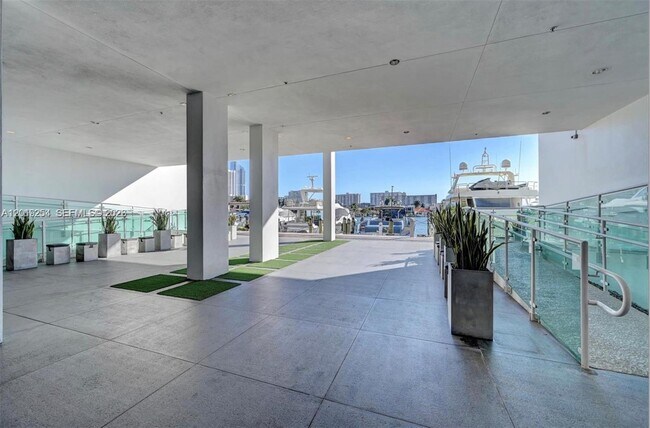 Building Photo - 400 Sunny Isles Blvd