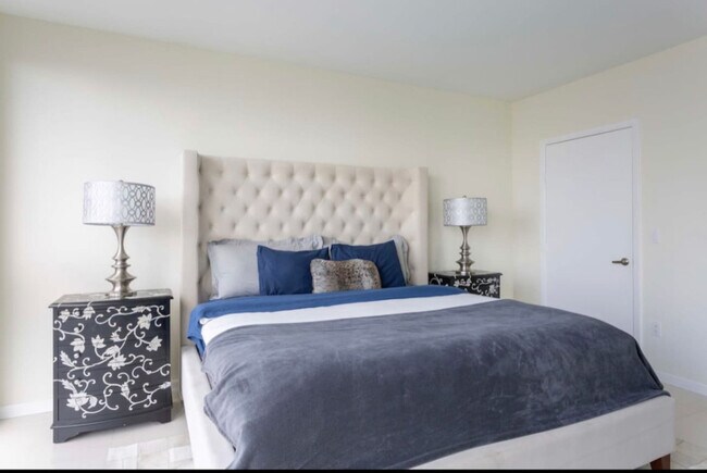 Building Photo - 501 Brickell Ave