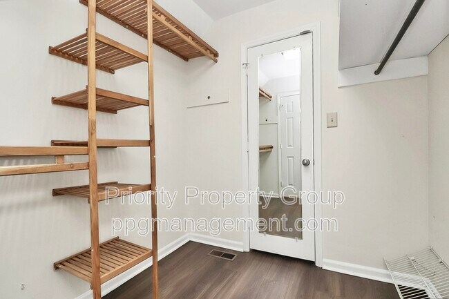 Building Photo - 11323 Harrowfield Rd
