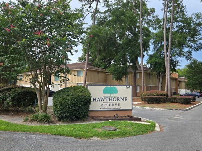 Building Photo - 2 bedroom, 2 bath/1st Floor Unit in Hawthorne Reserve