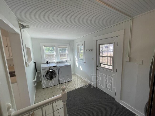 Building Photo - 4909 Beach Ct