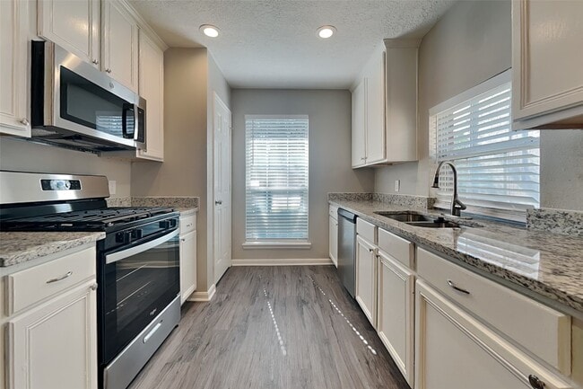 Building Photo - 2343 Colonial Springs Ln