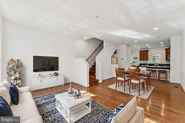 Building Photo - 4410 Longfellow St