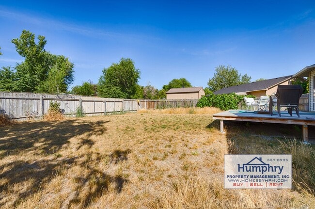 Building Photo - 3 Bedroom/2.5 Bathroom/2 Car Garage, 1,574 Sqft in the Landing Subdivision. Living Room/Dining Ro...