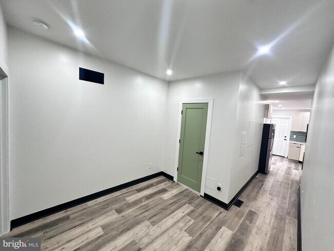 Building Photo - 2539 N Marshall St