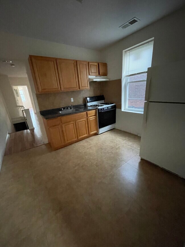 Building Photo - 4840 N Camac St