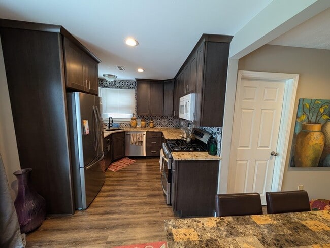 Building Photo - 2126 McGregor Ave