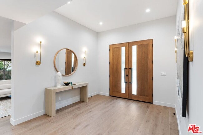 Building Photo - 4943 Palomar Dr