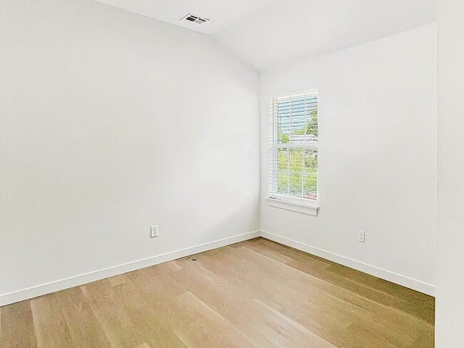 Building Photo - Newly Built 3-Bed Duplex – Bright, Cozy & ...