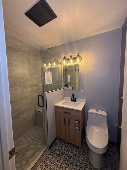 Building Photo - 319 Jullien Dr