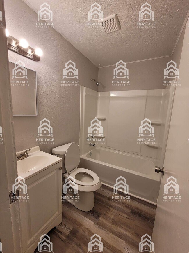Building Photo - 2608 Wooddale Ave