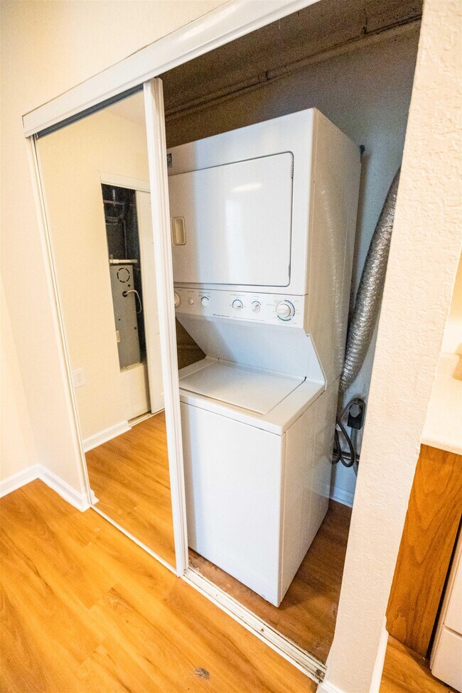 Building Photo - 317 Mabry St