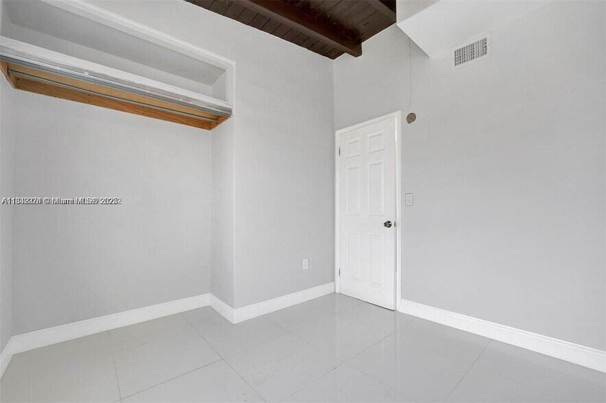Building Photo - 3900 SW 47th Ave