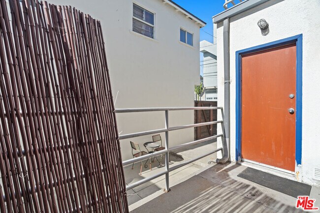 Building Photo - 1015 Marine St