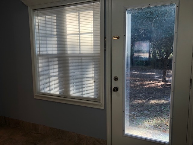 Building Photo - 905 Lowry Ct