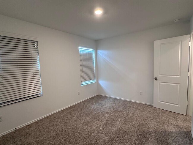 Building Photo - 1140 Cattail Ln