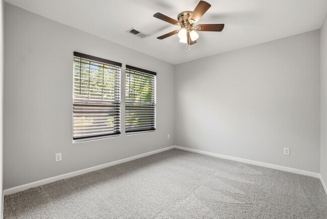 Building Photo - Spacious 4BR Home with New Carpet & Fenced Backyard