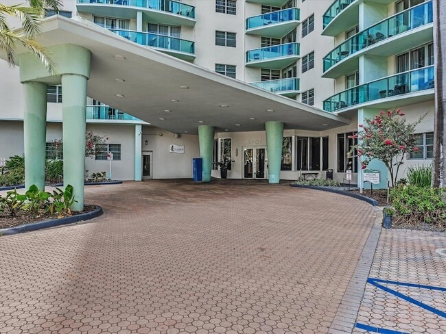 Building Photo - 3901 S Ocean Dr