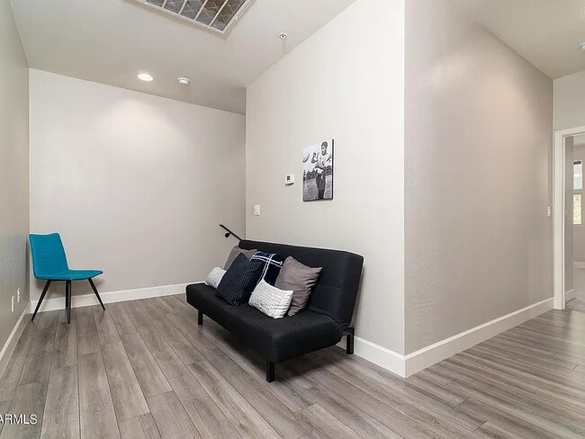 Building Photo - 1406 W Main St