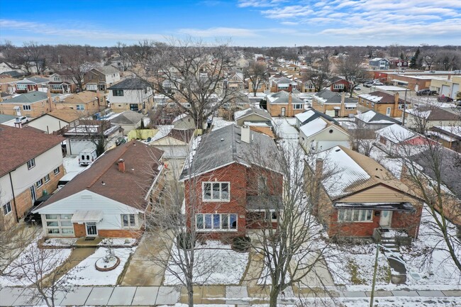 Building Photo - 5845 S Sayre Ave