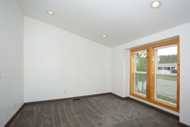 Building Photo - 3 Bedroom, 2 Bath Home in French Creek