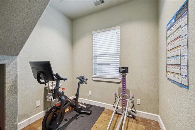 Building Photo - 18511 Arlan Lake Dr