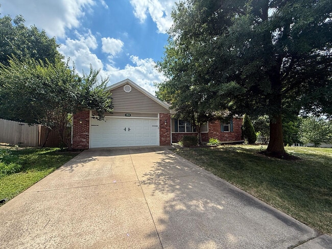 Building Photo - 1302 Look Out Ct