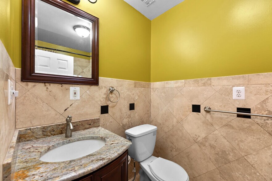 Bathroom - 1008 Hobbs Dr