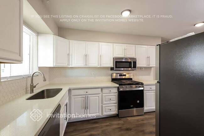 Building Photo - 2133 W Palmaire Ave