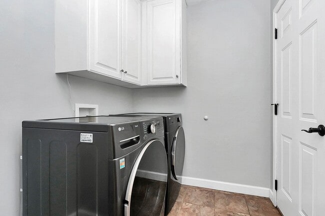 Building Photo - Welcome home to the popular Crossings neig...