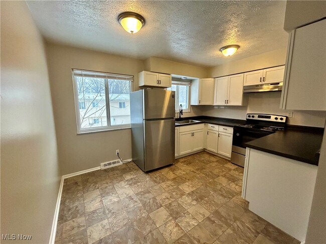 Building Photo - 4169 Vira Rd