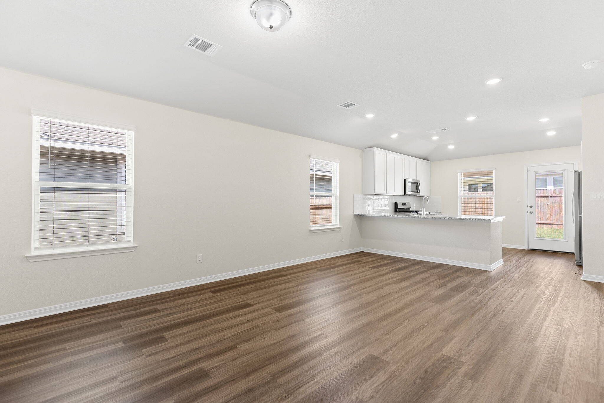 Building Photo - 821 Sun Grove Trl