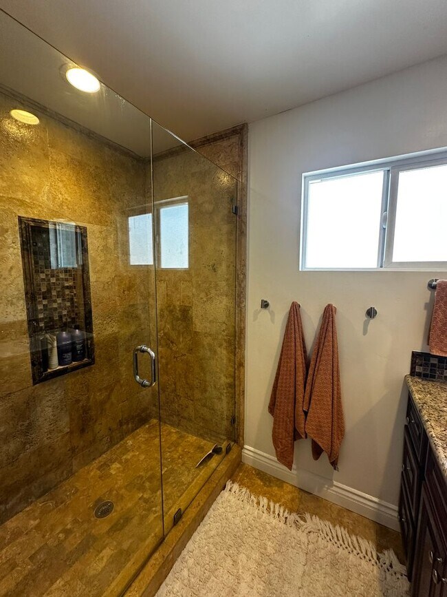Building Photo - Gorgeous 3-Bedroom 2 bath Home with Pool A...