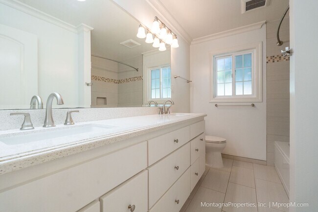 Building Photo - Remodeled single story Willow Glen home wi...