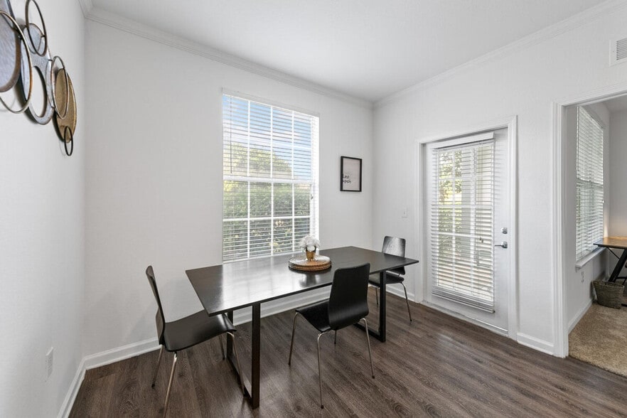 Building Photo - 4800 Seascape Way