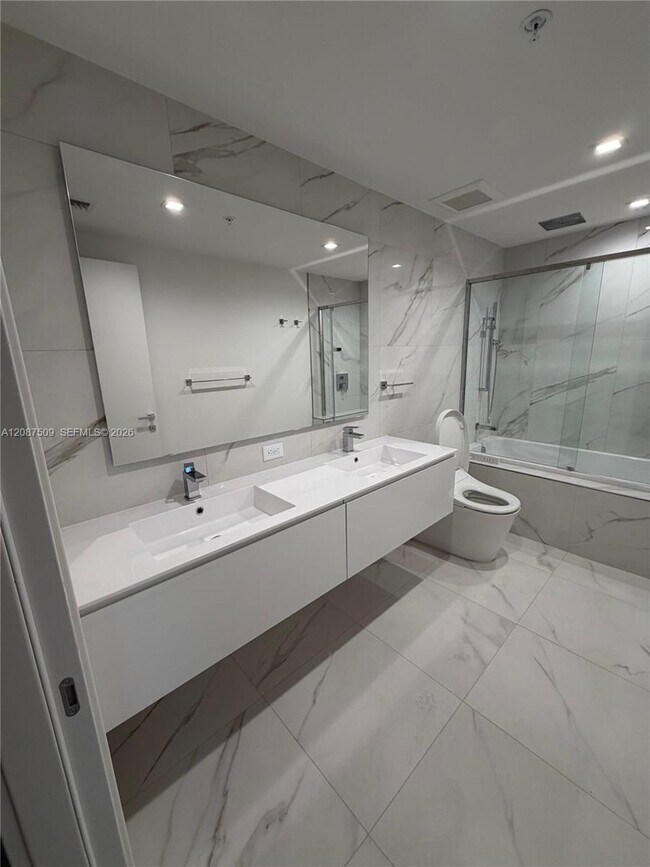 Building Photo - 1170 E Hallandale Beach Blvd