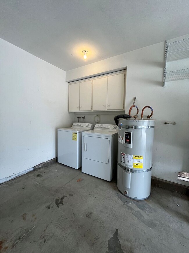 Building Photo - Senior community w/pool, spa, pickle ball ...