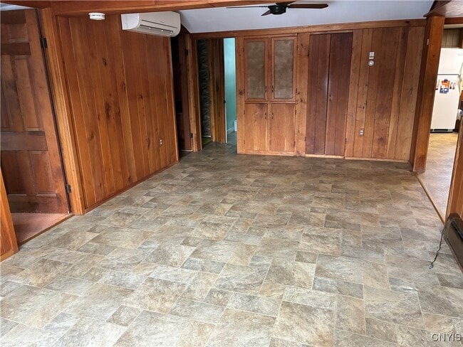 Building Photo - 7470 Perry Rd