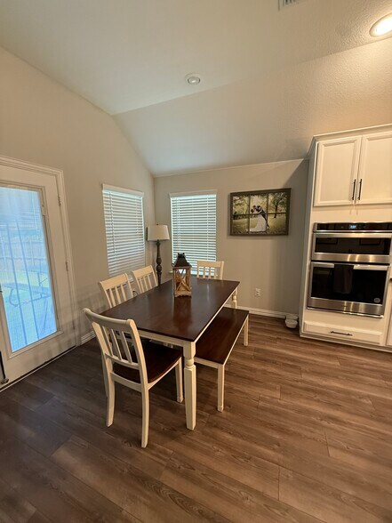 Building Photo - 928 Pinnacle Breeze Dr
