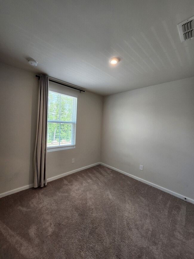 Building Photo - 116 Forthside Wy