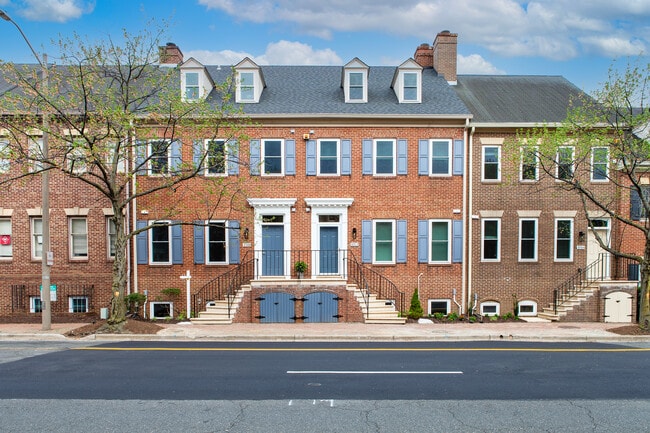 Primary Photo - 1012 Duke St