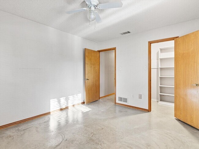 Building Photo - Gorgeous 3 bed room 2 bath in Decatur