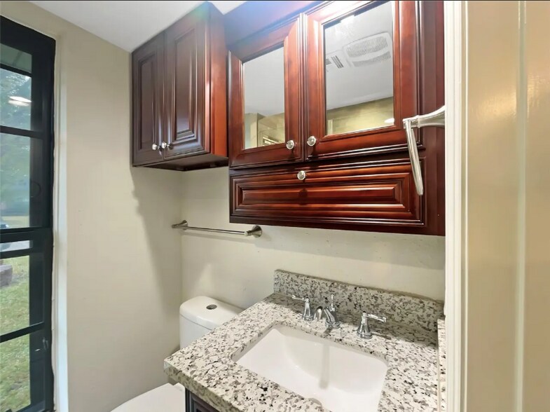 Building Photo - 12107 Pompton Dr