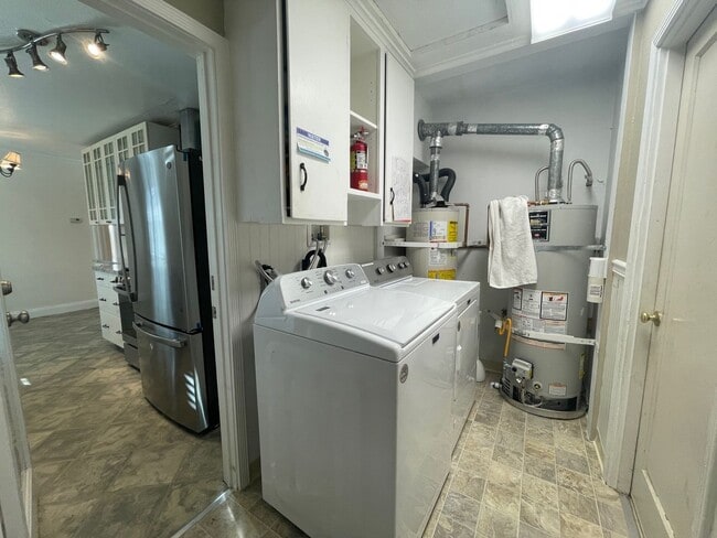 Building Photo - Cozy 1/1 Santa Clara Gem