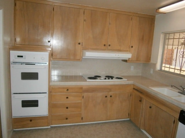 Building Photo - 3 Bedrooms/2 Bathrooms Single Story Home i...