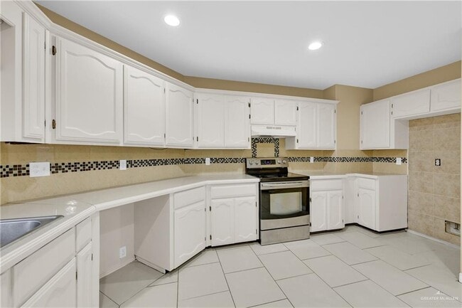 Building Photo - 23 Tulip Cir